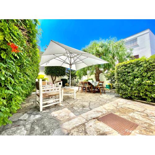 Villa vista mare con giardino e parcheggio