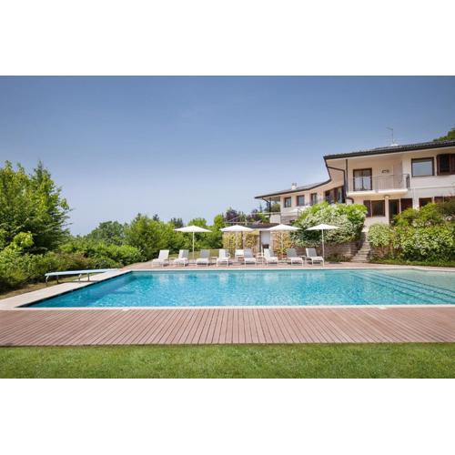 Villa Viu with Pool and Lake View