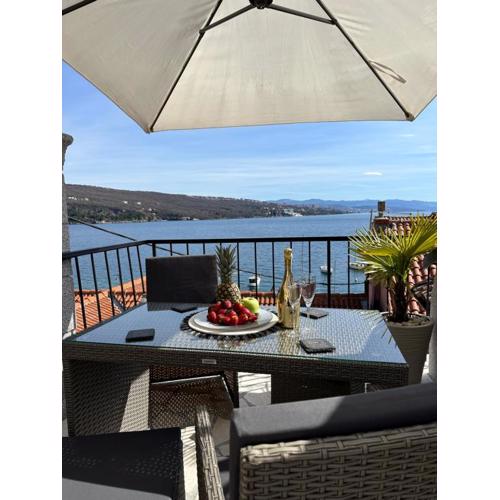 Villa Volos apartment Karmen with roof terrace, sea view, free private parking