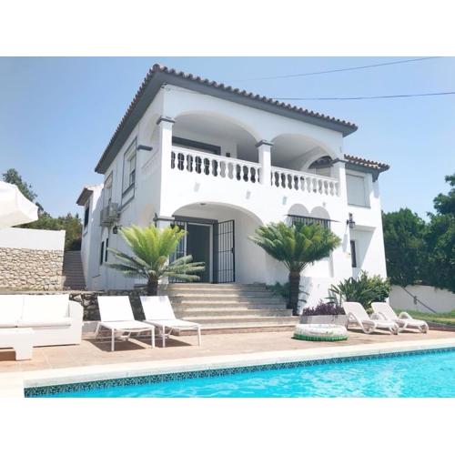 Villa with a big garden and heated pool