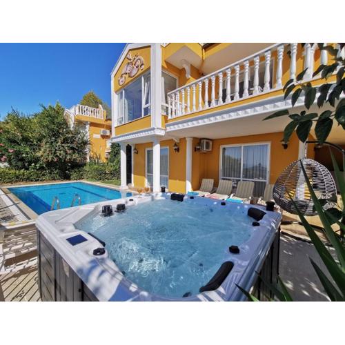 Villa with a Pool and Jacuzzi