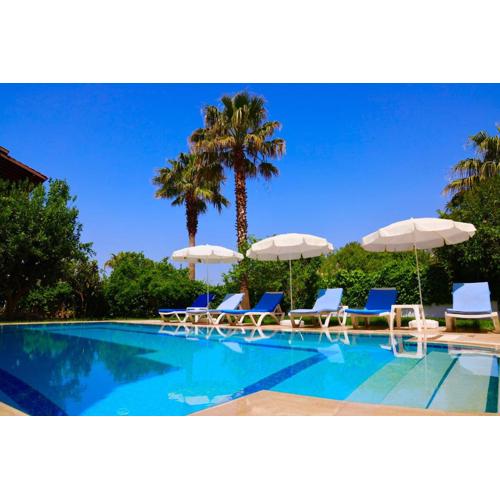 Villa with a private pool and mountain view in a quiet area next to fores