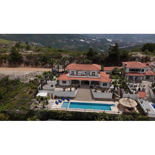 Villa with great view and area