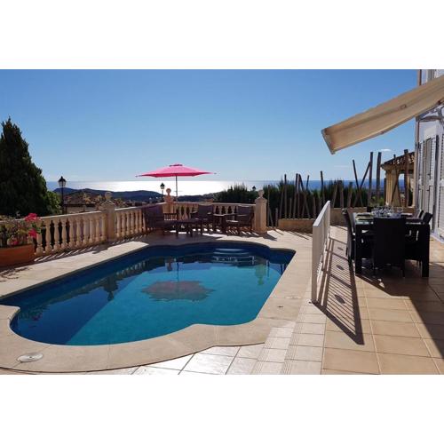 Villa with panoramic sea views