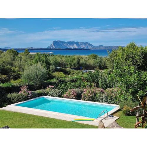 Villa with Pool, Garden and Sea View