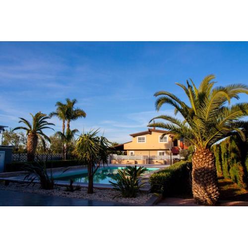 Villa with Pool & Garden
