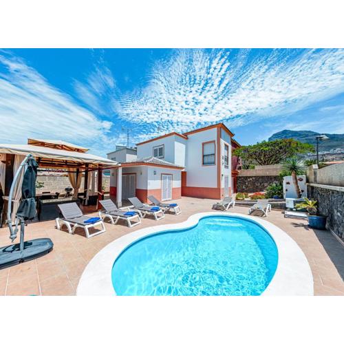 Villa with pool in Madroñal Fañabe, Costa Adeje