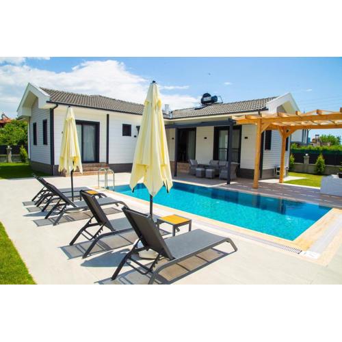 Villa with Private Pool and Jacuzzi 2