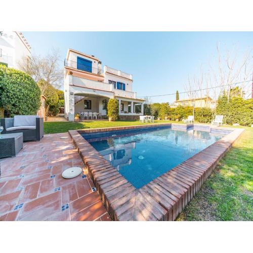 Villa with private pool and large garden