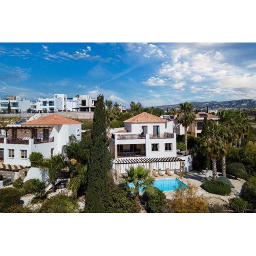 Villa with Private Pool in Coral bay