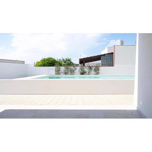 Villa with swimming pool a few meters from the sea