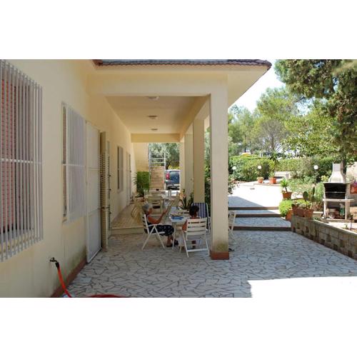 Villa with wonderful seaview with pool and tennis court