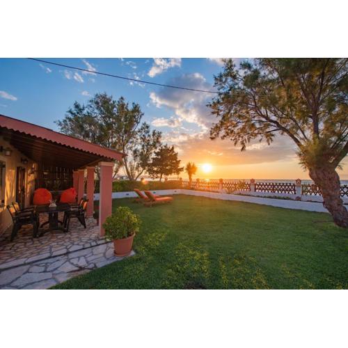 Villa Yiannitsis - Sunset by the Sea, Acharavi Beach