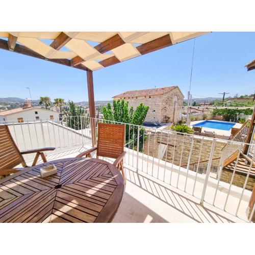 Village Charm with Pool Apartment at Skarinou