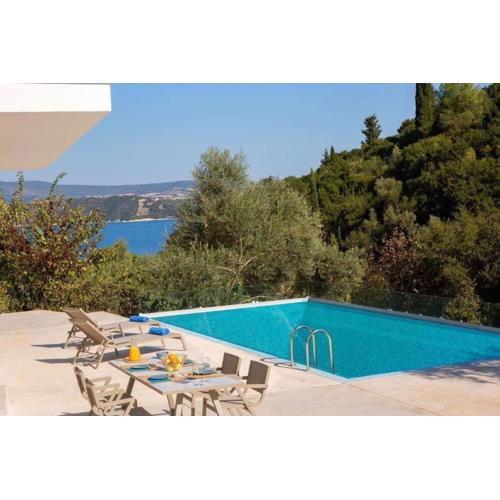 Villas Harriet - With Sea View and near the sea