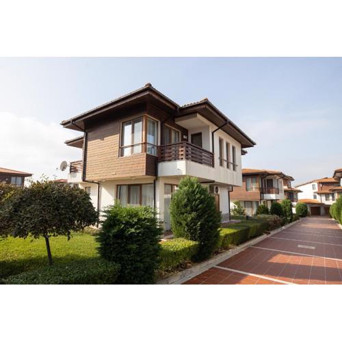Villas in Complex Trakiyskiy Bryag
