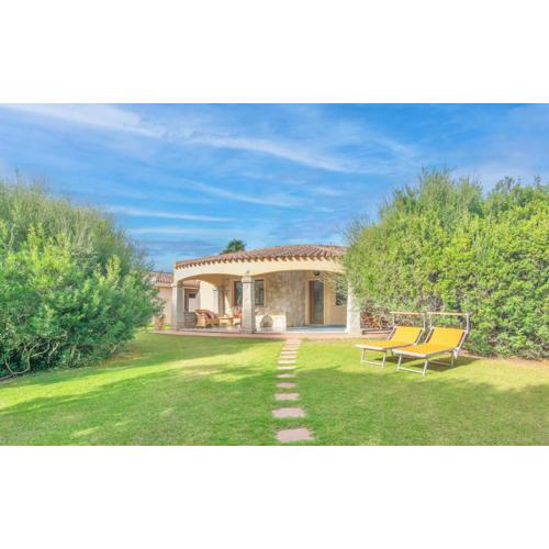Villas with air conditioning and private outdoor area just 400 meters from the beach