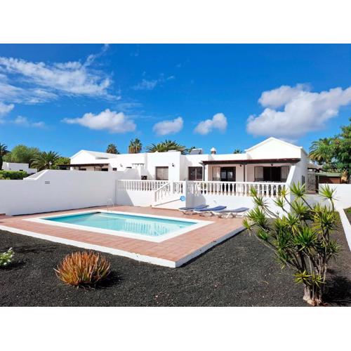 Villas with private pools - Just 7 min walk from beach, bars & dining