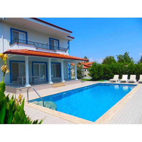 VillaSleeps10-Pool-Bbq-MountainView-Ac-Parking
