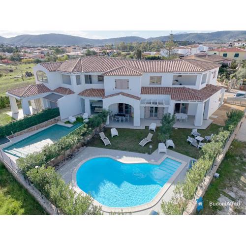 villetta con piscina budoni affitti spiaggia 700 mt