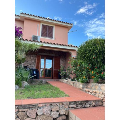 Villetta MP casa sviluppata su due piani con doppia veranda e parcheggio privato