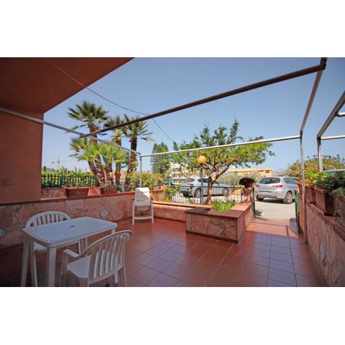 Villetta Santa Lucia con patio e giardino by Wonderful Italy