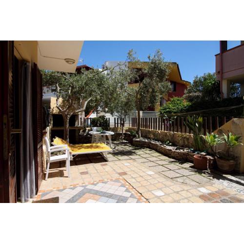 Villetta Simiri caposchiera con cortile e BBQ