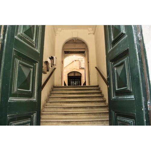 Vincenti Strait Street Suite