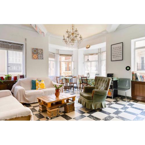 Vintage Flat Malaga