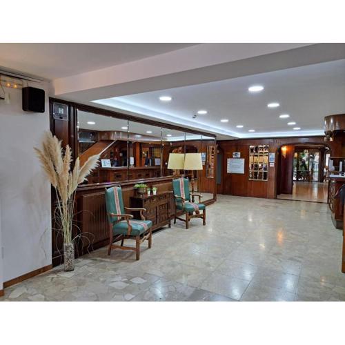 Vintage Hotel Mercedes