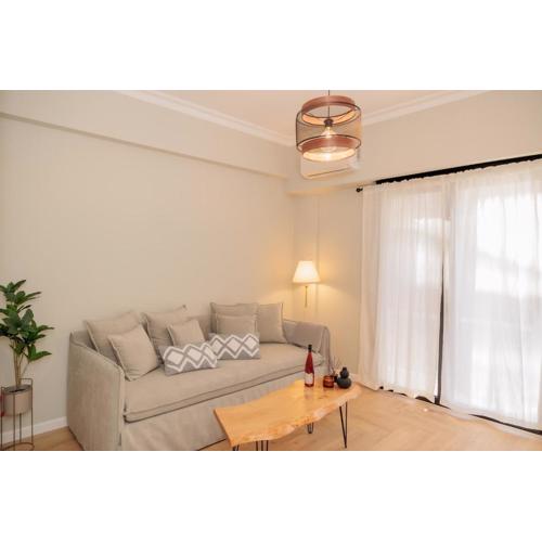 Vintage-Inspired 2BDR Apt - 15\