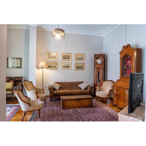 Vintage Kolonaki Luxury Penthouse Suite