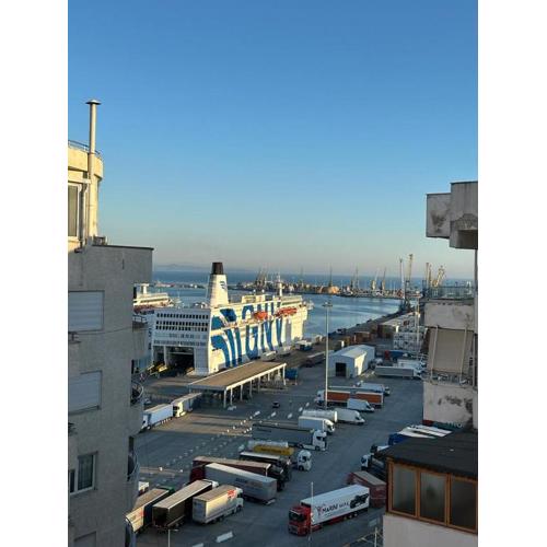Vintage Sea-View Apartment in Centre Durres
