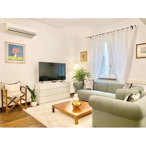 Vintage Top Centre Apartment