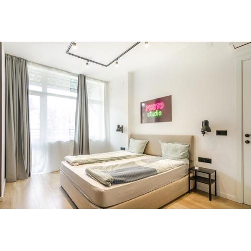 Viral 2 BR Photo Studio Loft