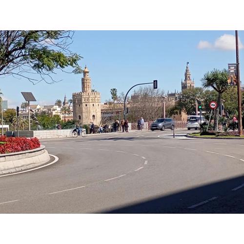 Virgen del Valle, los Remedios, junto al centro y Triana, Sevilla