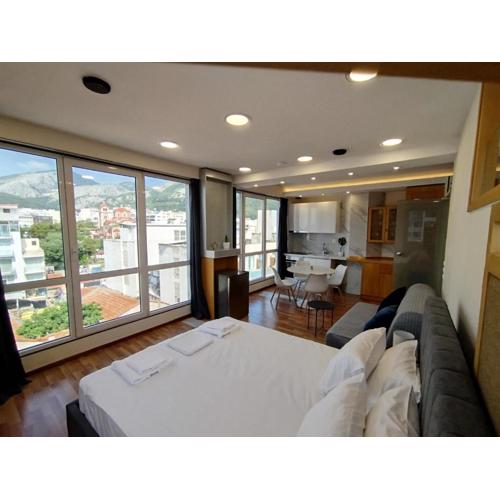 VistaOne X - Central Suite in the Heart of Xanthi