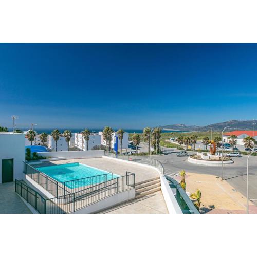 Vistas al estrecho y piscina