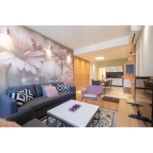 Vitosha Blvd Luxury 2-Bedroom, 2-Bathroom with Balcony