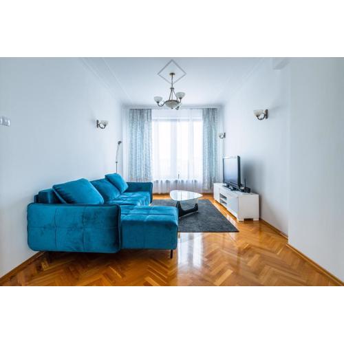 Vitosha Str 2BD White & Blue Apt by Flat Mаnager
