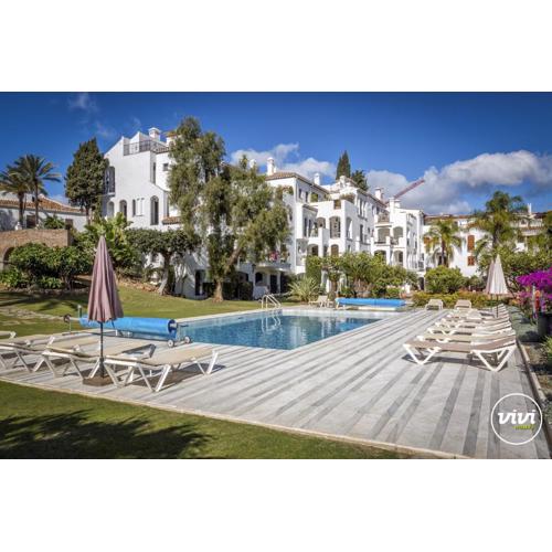 ViVi Homes - Casa Nobu Pool, Garden, Patio & Beach