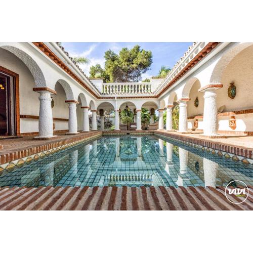 ViVi Homes - Villa Costabella Pool, Sauna, Garden & Beach