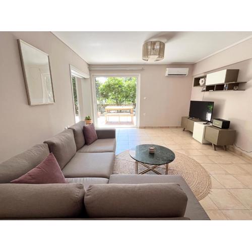 Vouliagmeni 2bed garden flat