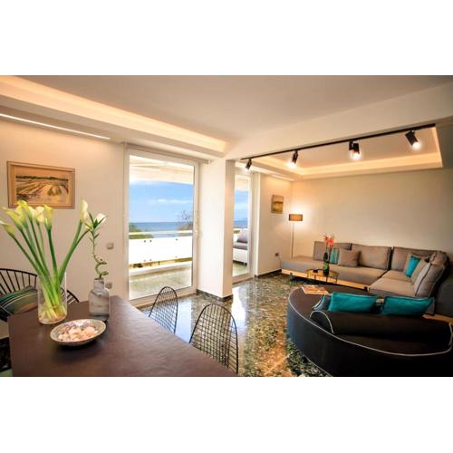 Vouliagmeni Kavouri Beachfront Apartment