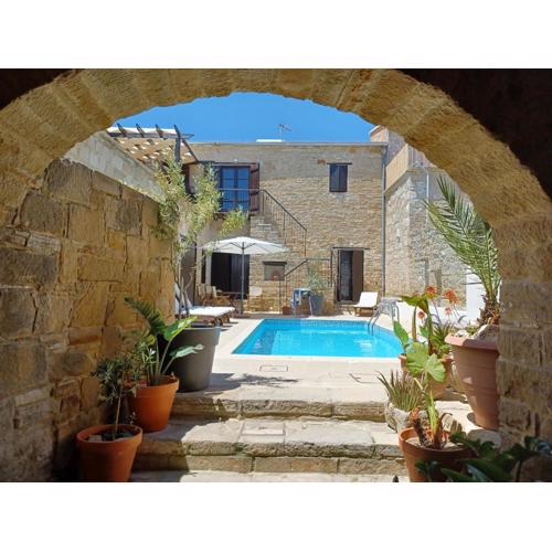 Vrakas House