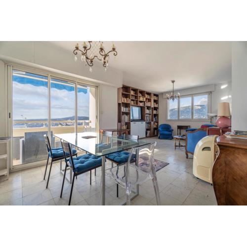 Vue panoramique, grand appartement 2 chambres à Toulon