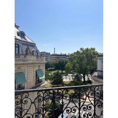 Vue Tour Eiffel et 5 minutes des Champs-Elysees Appartement 2 chambres Paris 16 Etoile