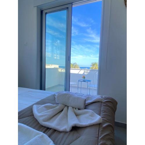 WAKE UP BY THE SEA FLATS