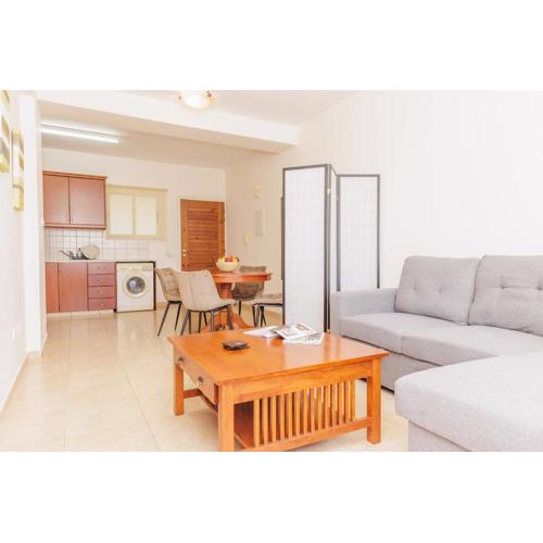 Walnut 1Bed Apt with shared pool