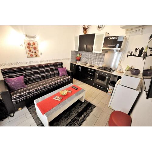 Warm and comfortable studio in Montmartre